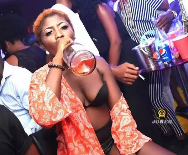 PEOPLE ARE TALKING!!! About This Lady Dress To A Club In Benin Last Night – Photo